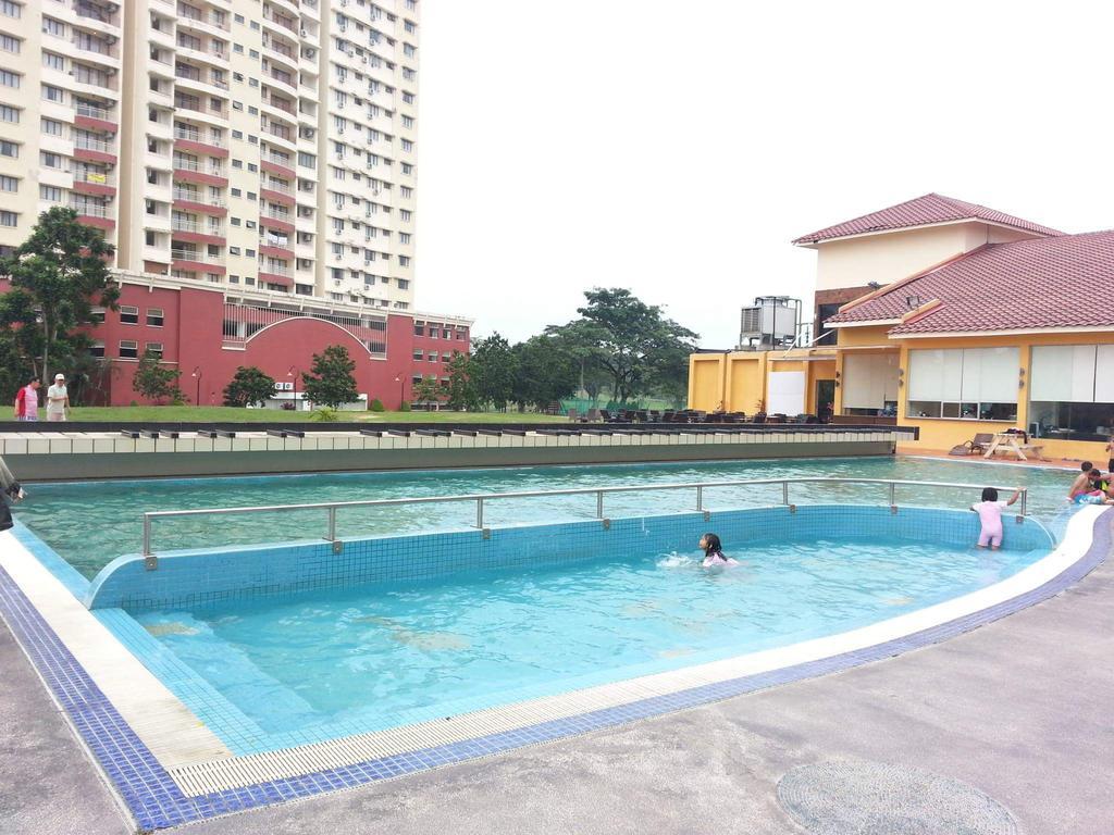 D Savoy Famosa Pangsapuri *