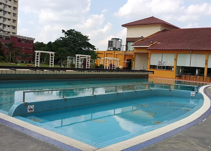 D Savoy Famosa Condo